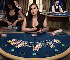 Das Bild zeigt eine Live Dealerin des Casinos.