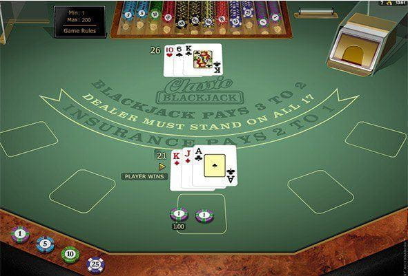 Der Spieltisch von Microgamings Version Classic Blackjack Gold. Der Spieler hat einen Blackjack und gewinnt gegen die Bank.