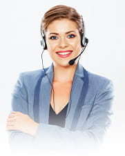 Eine Kundendienstmitarbeiterin in einem Blueprint Casino.