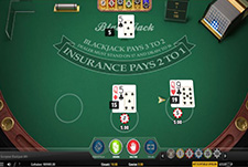 Blackjack Spieltisch mit Karten im Qbet Casino.