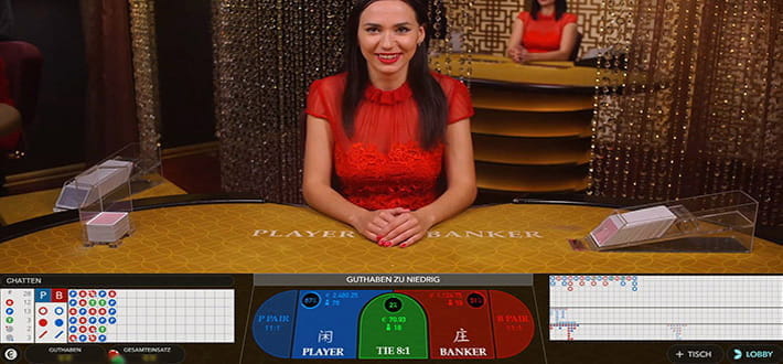 Live Speed Baccarat A von Evolution Gaming im Live Bereich des Betchan Online Casinos. Der Dealer sitzt wartend am Spieltisch. Im Hintergrund ist ein weiterer Baccarat Tisch zu erkennen, an dem der Dealer ebenfalls auf neue Spieler wartet.