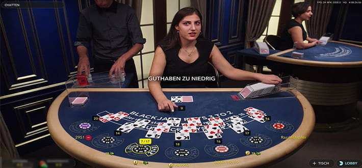 Ein Live Deutscher Blackjack Tisch, bereitgestellt von Evolution Gaming, im Live Casino . Der Dealer wartet auf die Einsätze der Spieler.