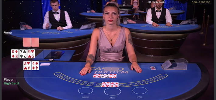 Ein Casino Hold'em Live Spieltisch von Ezugi im LeoVegas Casino. Insgesamt sind 5 der 7 Spielkarten aufgedeckt. Der Spieler hat eine hohe Karte, die Karten des Dealers sind noch verdeckt. Im Hintergrund befinden sich weitere Live Tische.
