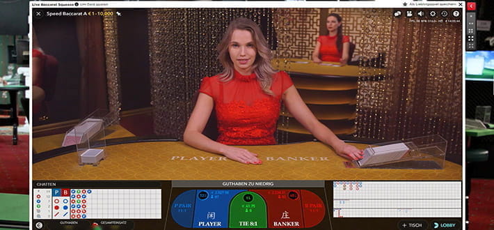 Live Speed Baccarat im Royal Panda Live Casino, bereitgestellt von Evolution Gaming. Der Dealer eröffnet das nächste Spiel, indem er die erste Spielkarte dem Schlitten entnimmt.
