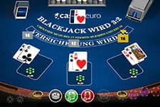 Das Bild zeigt das Spiel Multihand Blackjack mit vier aufgedeckten Kartenpaaren.