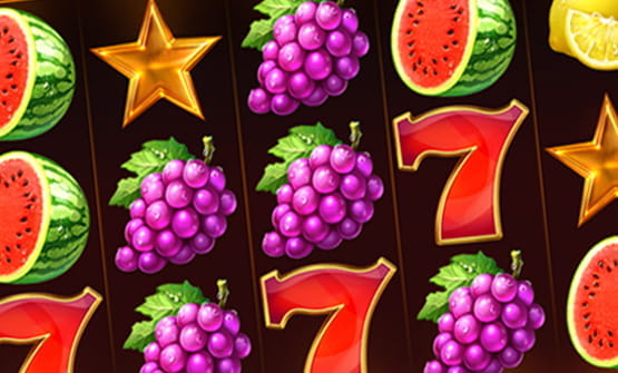 Die Früchte und die roten Sieben des Spielautomaten Sevens & Fruits.