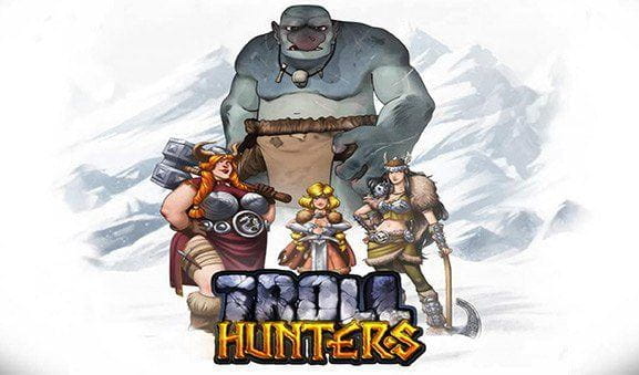 Zu sehen sind die Trolljägerinnen und der Troll über den Logo des Spiels Troll Hunters.