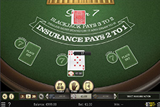 Der Tisch von Super 7 Blackjack mit gegebenen Karten.