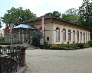 Das Casino Bad Hombug von außen. An diesem Ort wurde Glücksspielgeschichte geschrieben, als Francois Blanc Mitte des 19. Jahrunderts den Hausvorteil beim Roulette verringerte.