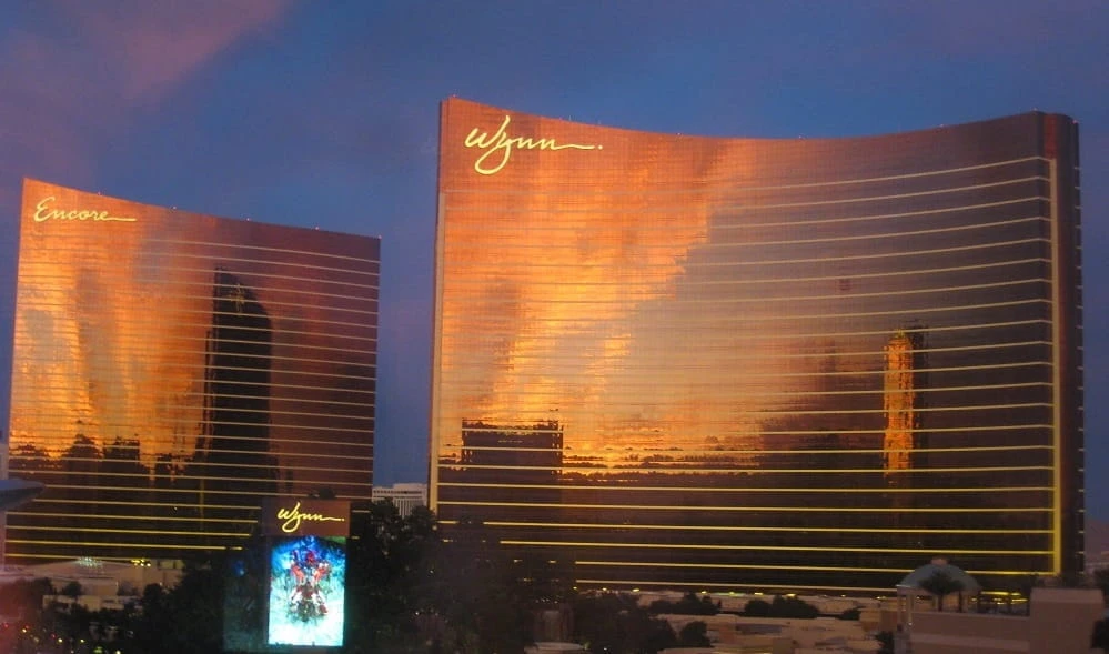 Wynn Casino und Wynn Encore in Las Vegas in der Abenddämmerung