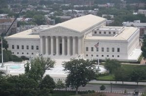 Ein Panoramafoto des Obersten Gerichtshofs der USA in Washington D.C.
