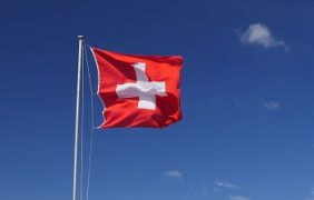 Die Schweizer Flagge im Wind