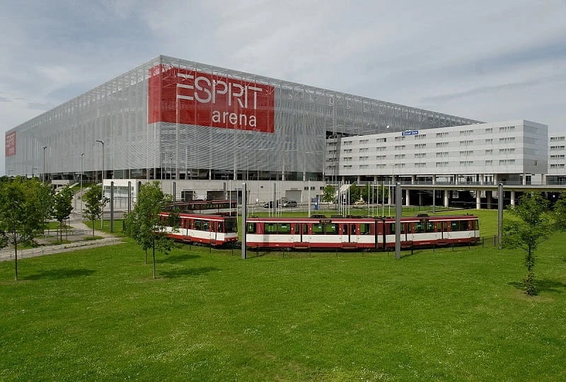 Die bisherige Esprit Arena in Düsseldorf von außen