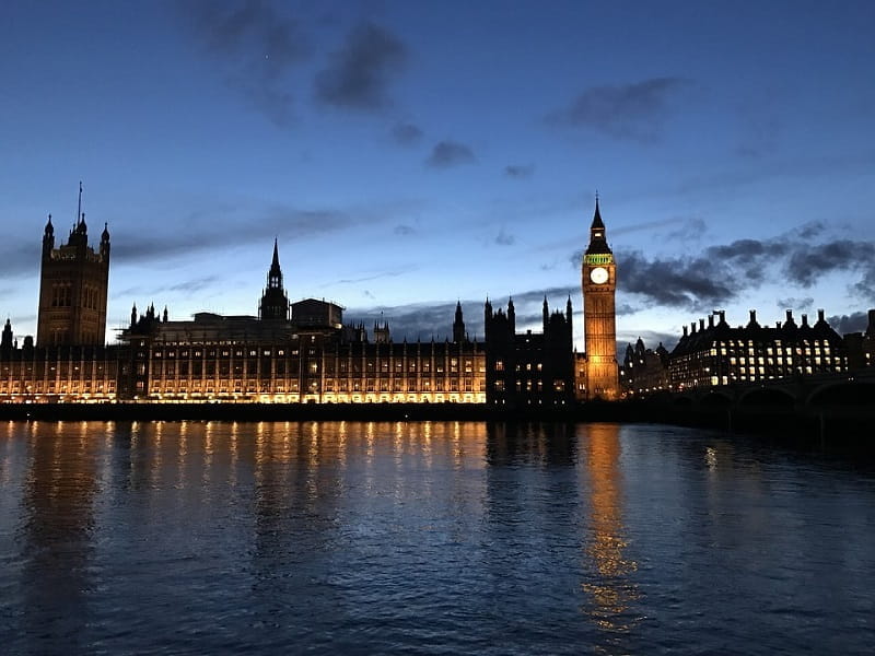 Ein Blick auf das britische Parlament (House of Commons).    