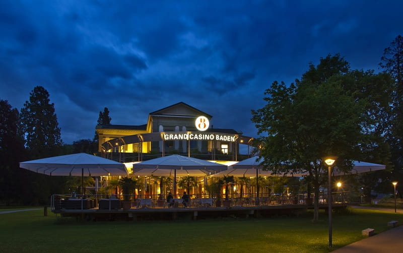 Das Grand Casino Baden bei Nacht.