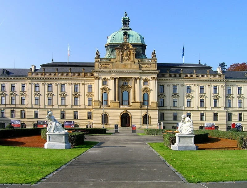 Der Sitz der tschechischen Regierung in Prag.