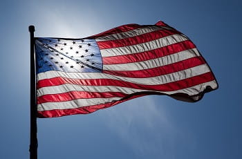 US-Flagge im Wind.