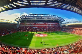 Das Anfield-Stadion des Liverpool FC während eines Spiels.