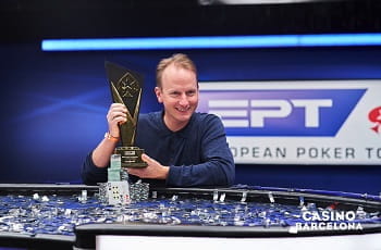 Der Sieger des EPT-Main Events Barcelona, Simon Brändström.