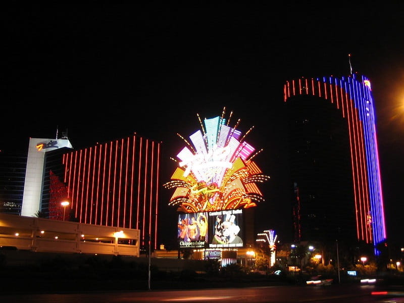 Ein Blick auf das Rio All-Suit Hotel & Casino in Las Vegas bei Nacht.