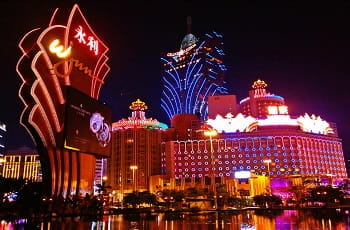 Die Glücksspielmetropole Macau bei Nacht.