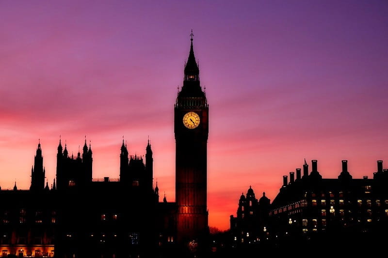 Ein Blick auf den Londoner Elisabeth Tower (Big Ben).