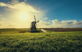 Eine niederländische Windmühle.