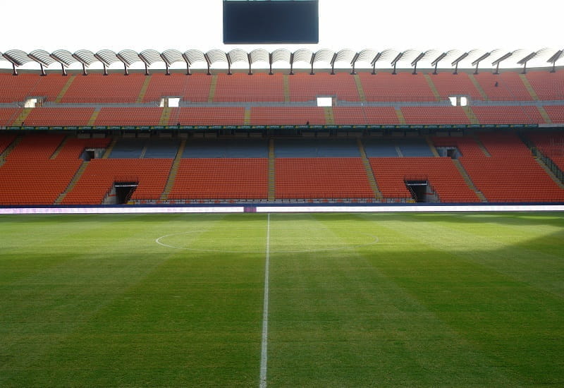 Das leere Stadion des AC Mailand.