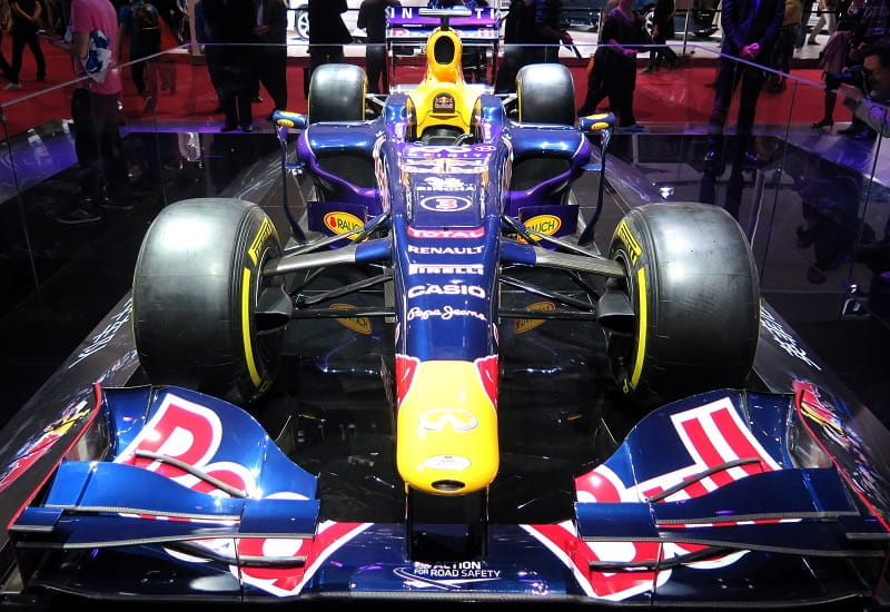 Ein Red Bull-Formel 1-Wagen in der Ausstellung.