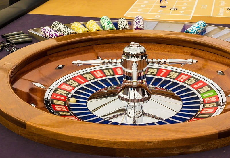 Der Roulette-Tisch eines landbasierten Casinos.