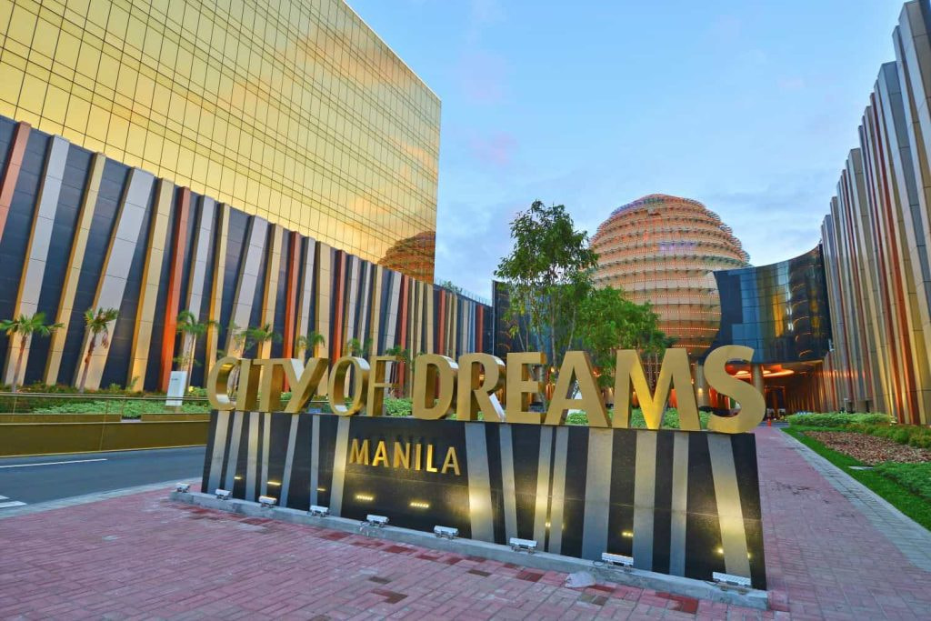 : Die Einfahrt des Casinos City of Dreams in Manila.