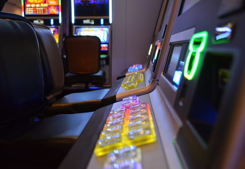Spielautomaten in einer herkömmlichen Spielothek.