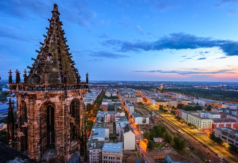 Das Stadtzentrum von Magdeburg am Abend.