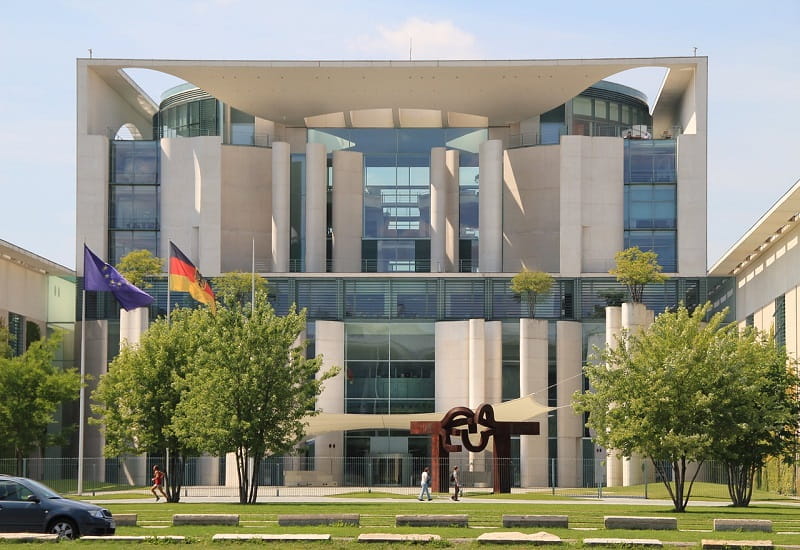 Die Außenfassade des Berliner Kanzleramts.