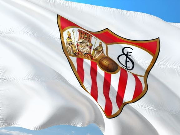 Fahne des FC Sevilla, Spanien.