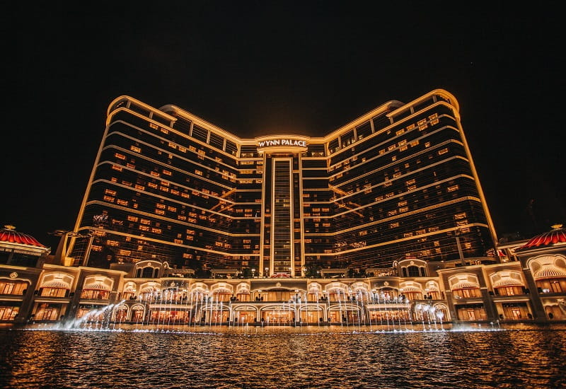 Der Wynn Palace in Macau bei Nacht.