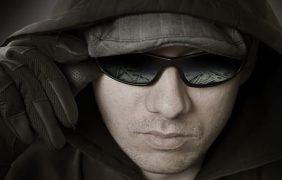 Mann mit Sonnenbrille