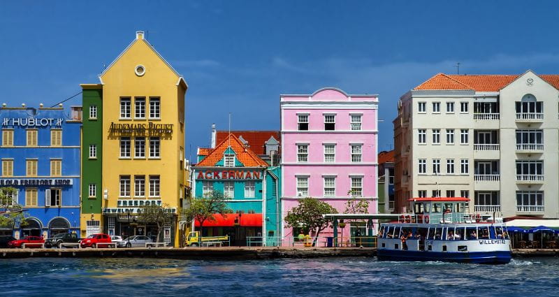 Bunte Hausfassaden auf Curacao.