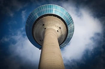 Die Spitze des Düsseldorfer Fernsehturms.