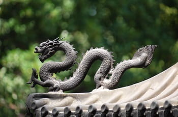 Die Statue eines chinesischen Drachen.
