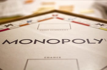 Ein Monopoly-Spielbrett.