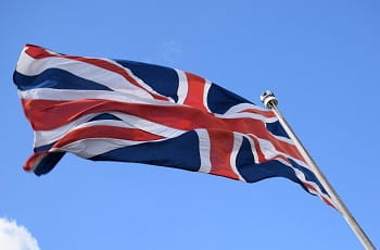 Eine britische Flagge im Wind.