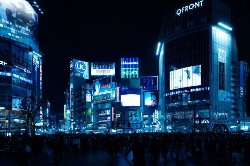 Shibuya-Kreuzung bei Nacht.