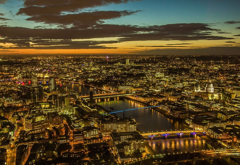 Die Dächer von London am Abend.