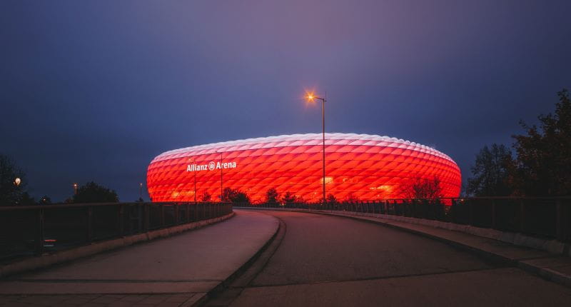 Allianz Arena von außen.