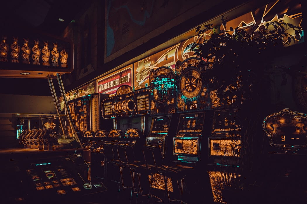 Casino Spielautomaten kamen erst im späteren Verlauf auf und wurden beliebter als Würfel- und Tischspiele.