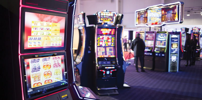 Mesin slot di arcade hiburan.