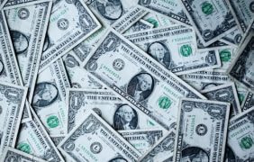 US Dollar, wo das Auge hinschaut.