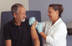 Pflegerin und Pflegebedürftiger als Symbol für den Fall aus Burladingen.