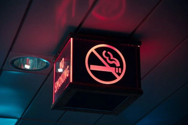 Rauchverbot Schild als Symbol für die anstehende neue Gesetzesänderung in New Jersey.